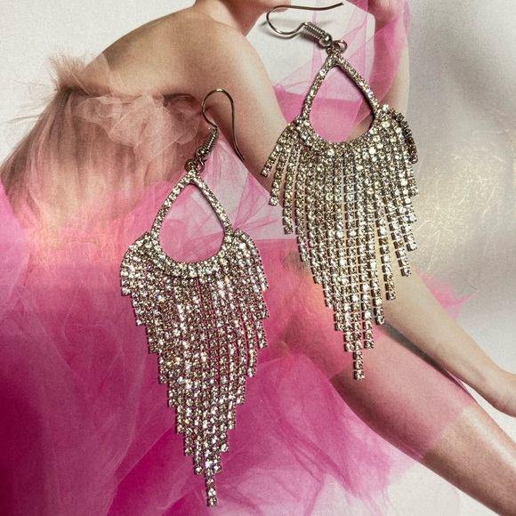 🌟 Silver Tone Rhinestone Long Earrings - Picture 5 of 5